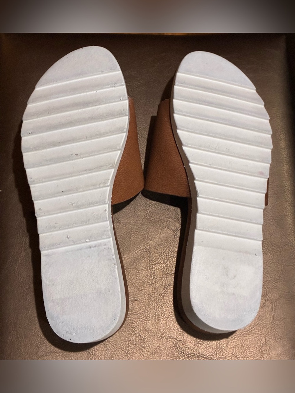 Seven7 Pearl Brown Slide Clog Sandals with White Lug Sole Size: 7 - Picture 5 of 6
